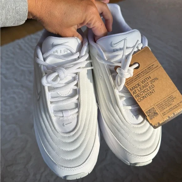 WOMEN'S NIKE AIR MAX PORTAL SNEAKERS - Picture 1 of 3